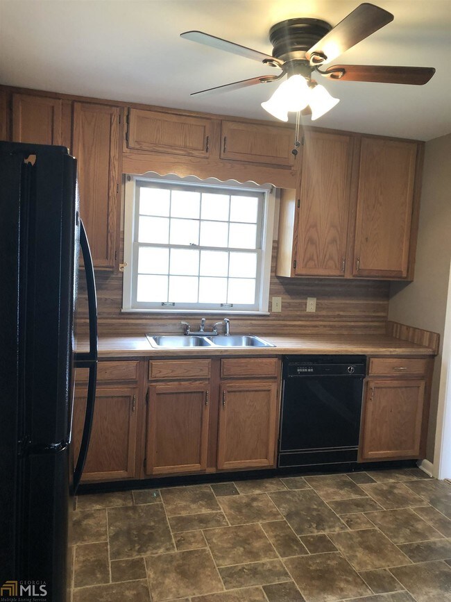 Foto del edificio - 4223 Newcomb Rd