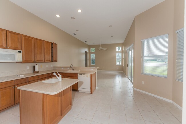 Building Photo - Spacious 4/3/3 in Hammock Creek Estates in...