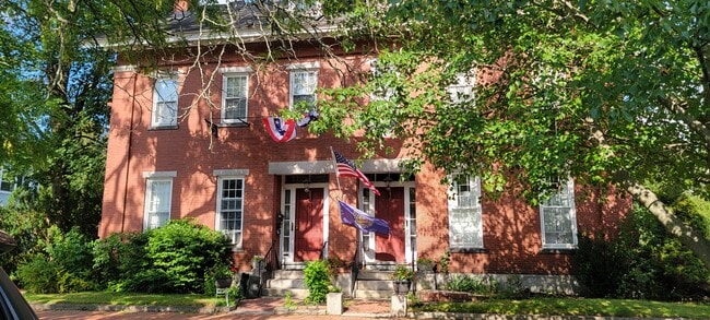 Building Photo - 272 N Main St