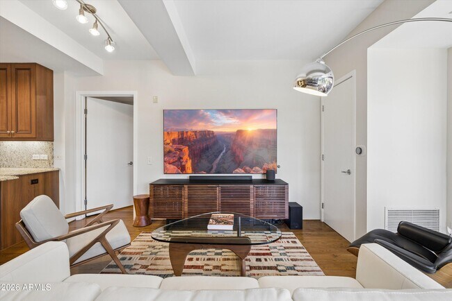 Building Photo - 7157 E Rancho Vista Dr