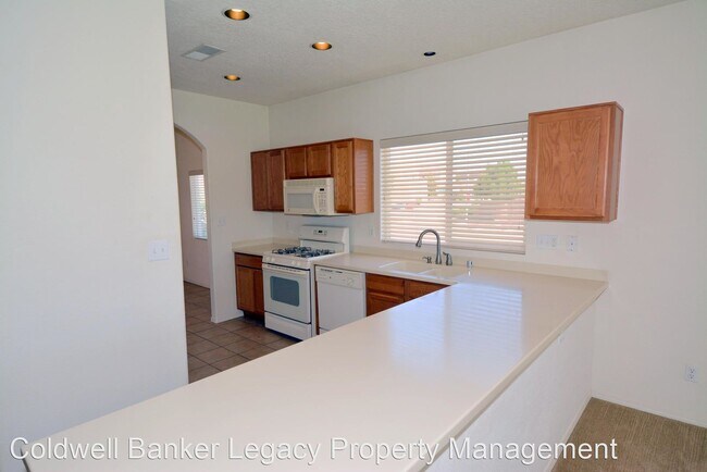 Building Photo - 3 br, 2 bath House - 3300 Rio Largo Dr SW