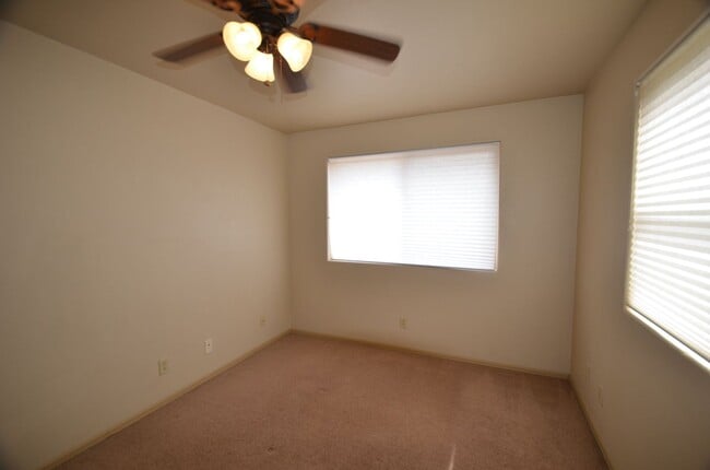Building Photo - Unfurnished 2 Bed 2 Bath Condo-HEAT INCLUDED!