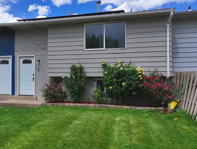 Building Photo - 3 Bedroom Townhome for Rent in Rifle