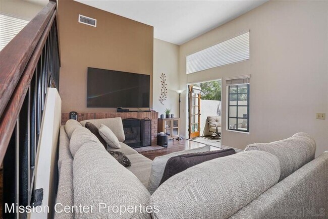 Building Photo - 2 br, 2.5 bath House - 1427 Summit Dr