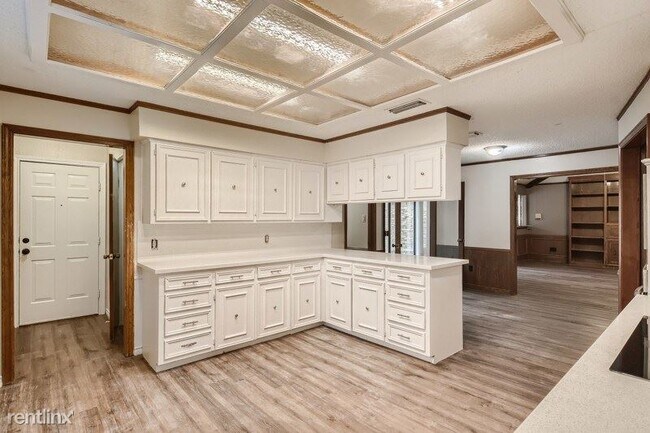 Building Photo - 3 br, 2.5 bath House - 1735 Plummer Drive ...