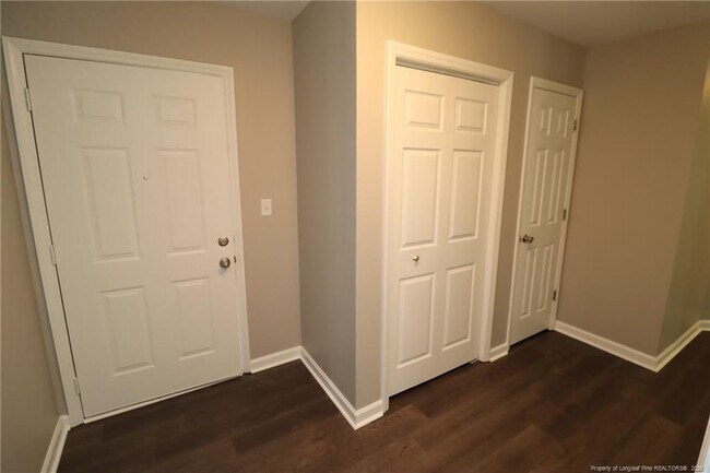 Foto del edificio - 2023 Bulon Dr