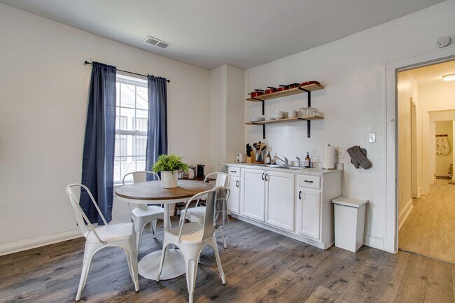 Foto del edificio - 1954 Manila Ave