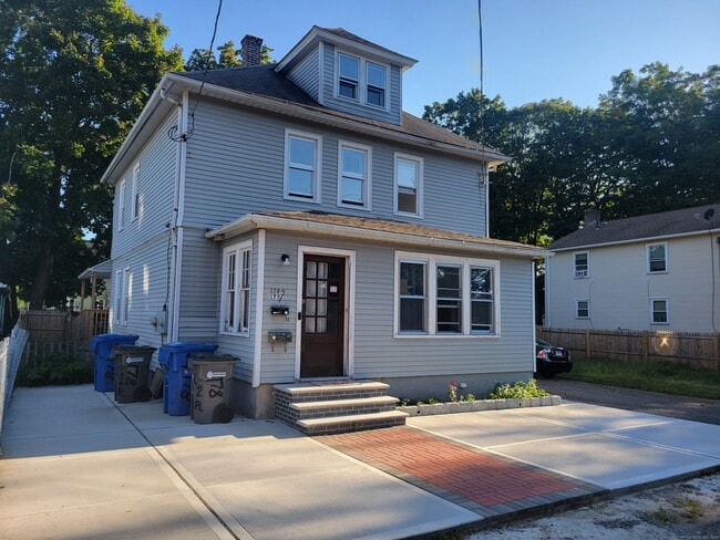 Building Photo - 178 Spruce St