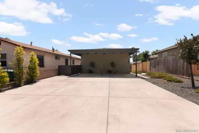 Building Photo - 4233 Pepper Dr