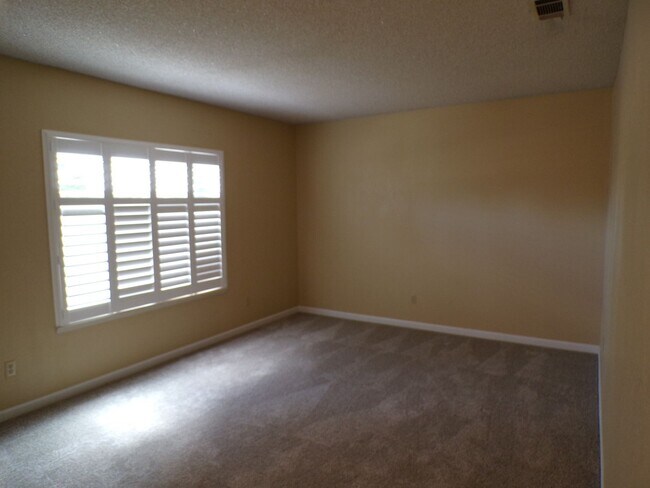 Foto del edificio - 3 bedroom 2 Barh Home Close to Vintage Faire Mall