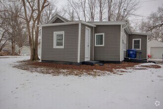 Building Photo - 709-28th 1/2 28th 1/2 St