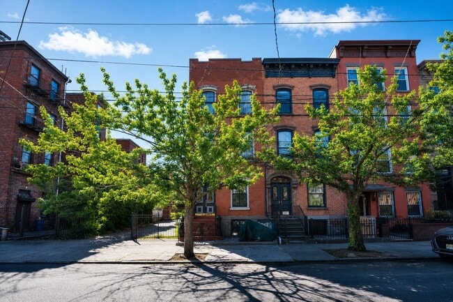 Building Photo - 273 5th St