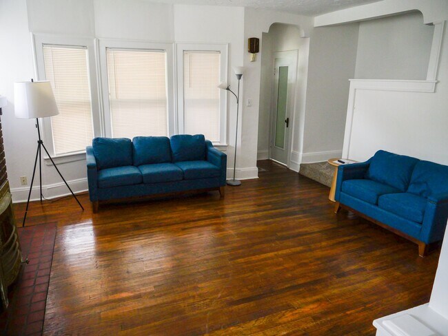 Foto del edificio - 2580 E 127th St