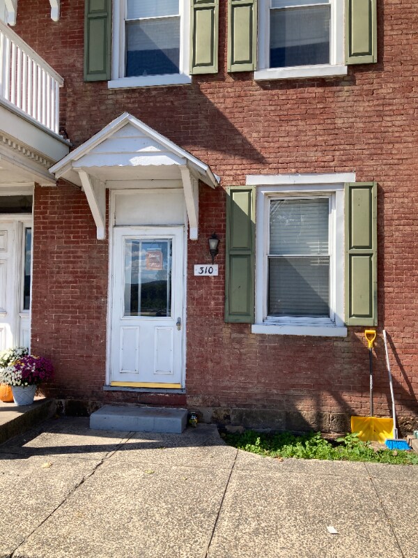 Primary Photo - 310 N Front St
