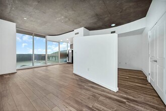 Building Photo - 5925 Almeda Rd