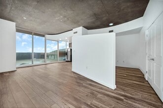 Building Photo - 5925 Almeda Rd