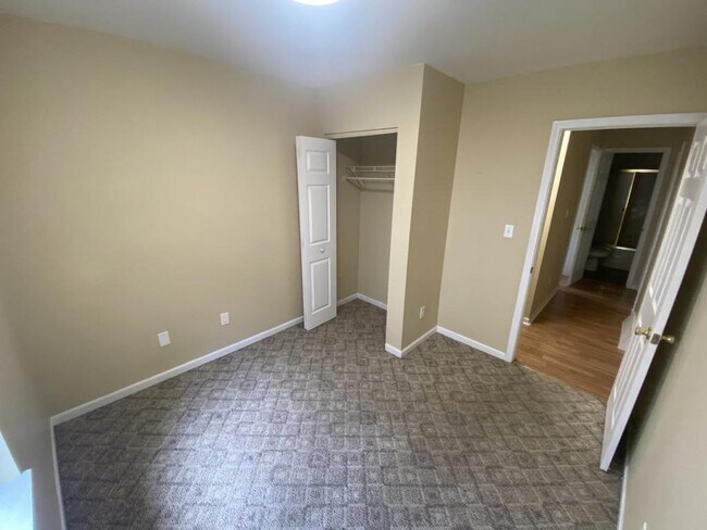 Foto del edificio - 8301 York St