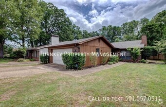 Building Photo - 1605 Pickering Dr