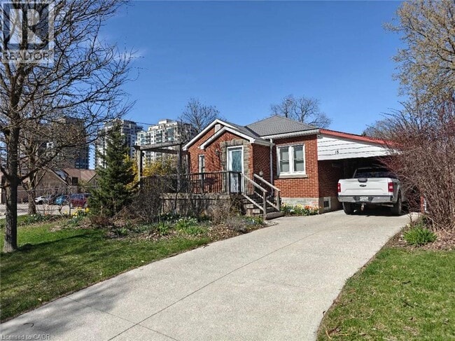 Building Photo - 18 Dunbar Rd S