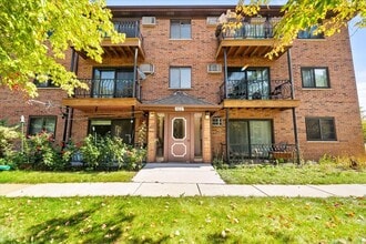 Building Photo - 922 W Irving Park Rd