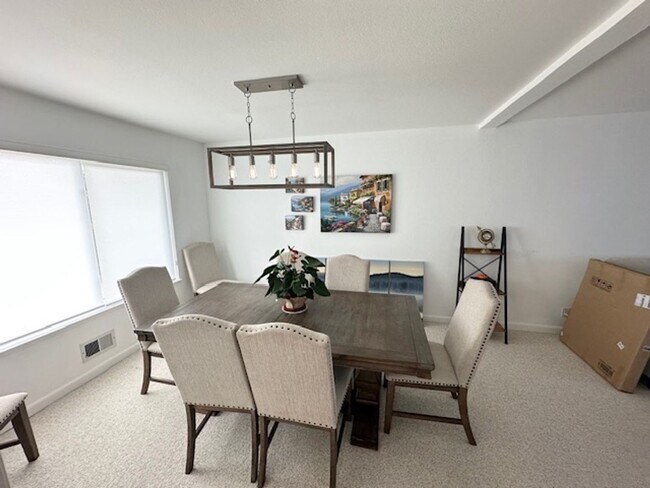 Foto del edificio - San Ramon 5 bed / 2.5 bath, desirable neighborhood single story, large backyard, Top rated school...