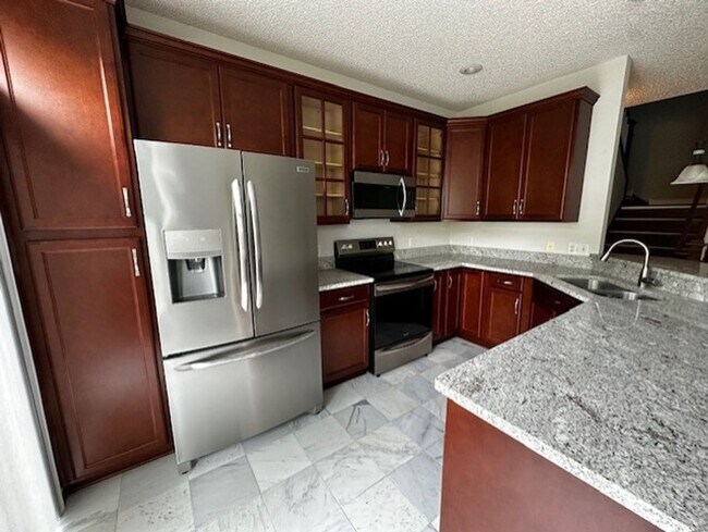 Building Photo - Newer Townhome in Cobblestone Lake. *2Bed*...
