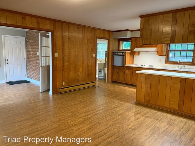 Building Photo - 2 br, 1 bath House - 4321 Hilltop Rd.