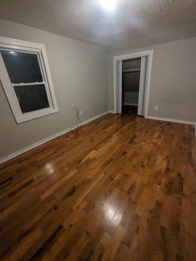 Foto del edificio - 566 Howard Ave