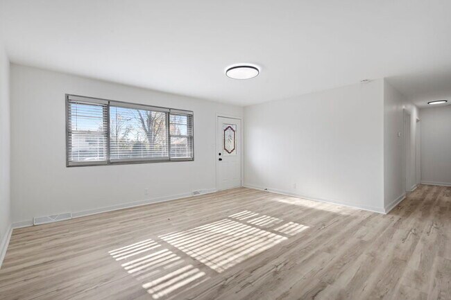 Foto del edificio - 6136 Hickorywood Dr