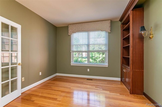 Building Photo - 5318 Glenwood Creek