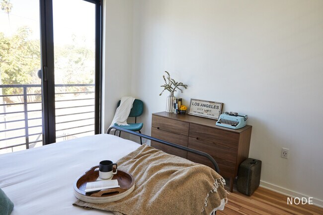 Foto del edificio - Private 1 Bed/1 Bath in 3 bedroom co-livin...