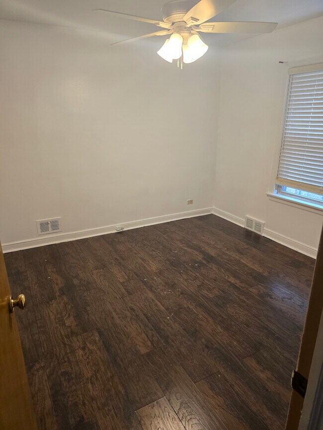 Foto del edificio - 8851 S Blackstone Ave