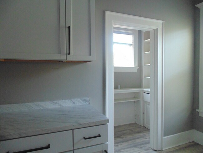 Despensa - 2831 W Juneau Ave