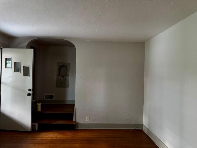 Foto del edificio - 1837 Fallowfield Ave