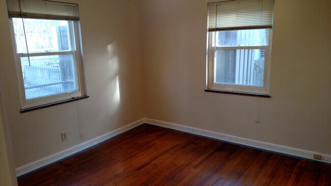 Foto del edificio - 3122 Coral Park Dr