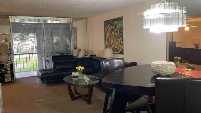 Building Photo - 8970 S Hollybrook Blvd