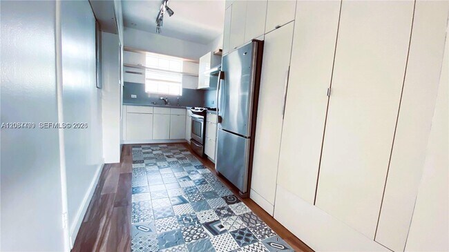 Foto del edificio - 8620 Byron Ave