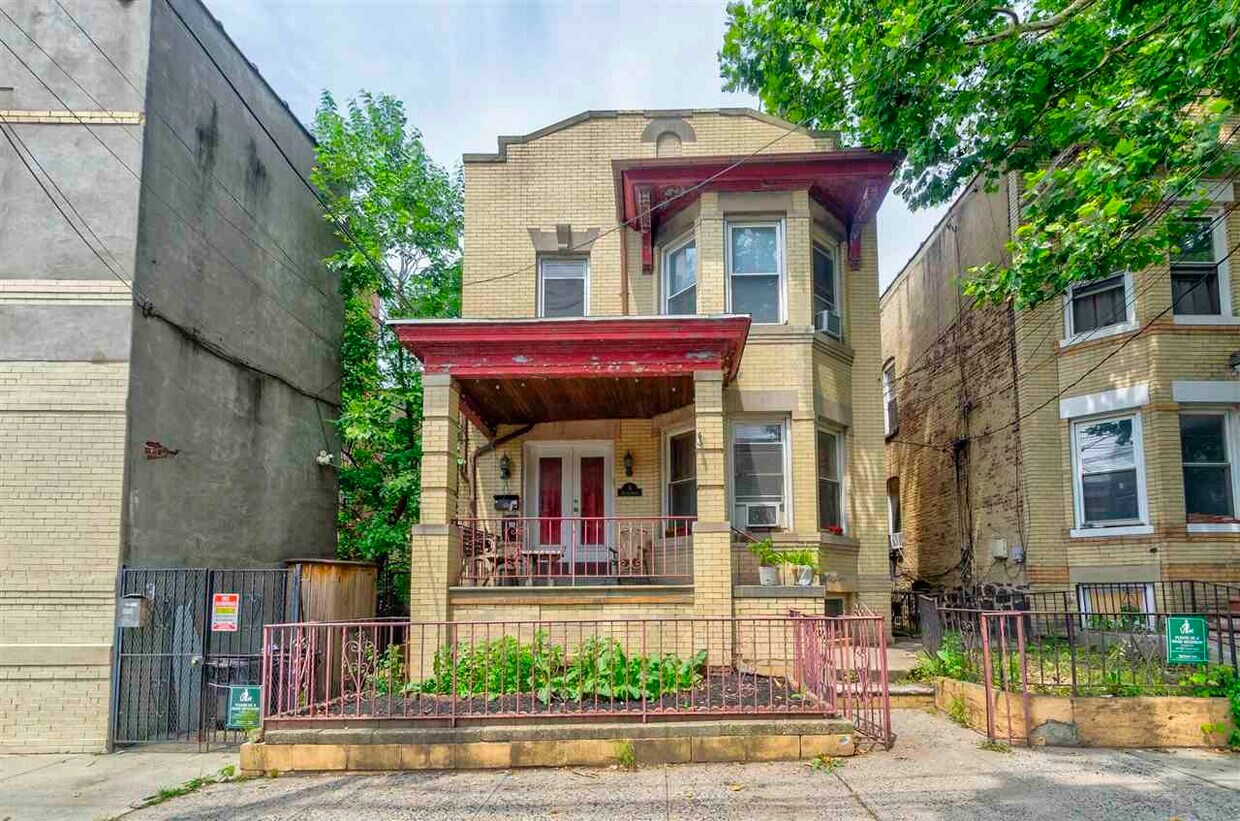 Primary Photo - 9 Concord St
