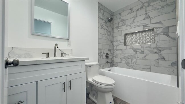 Foto del edificio - 1346 Fraser Ave