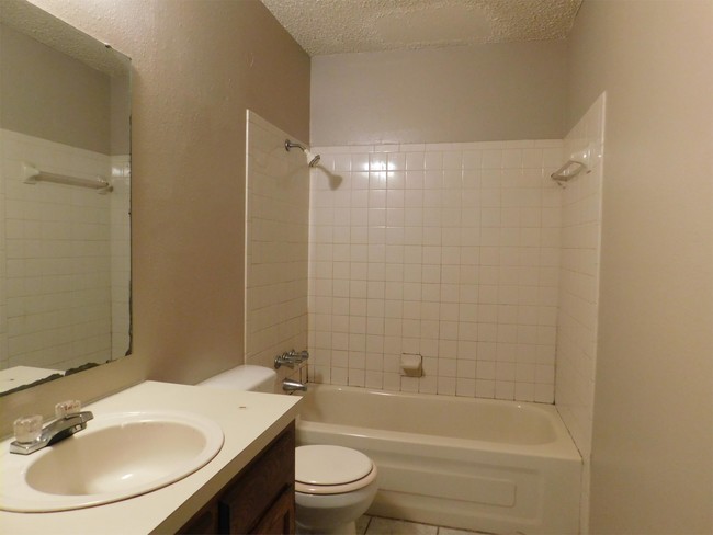 Building Photo - 3109 S 14th St