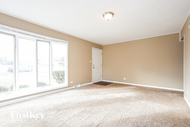 Building Photo - 355 N Westmore Ave