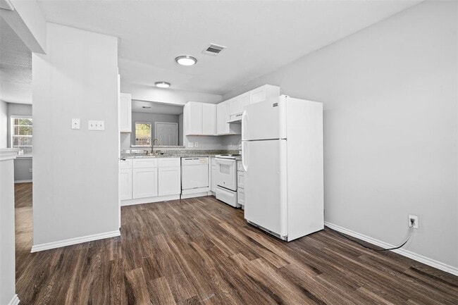 Building Photo - 1806 River Crossing Cir