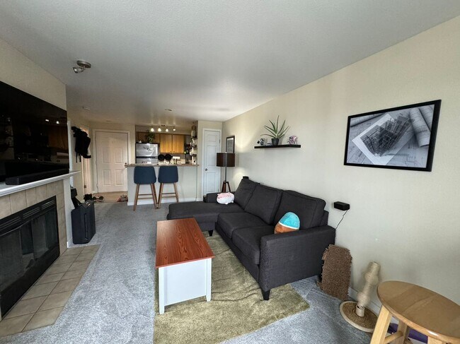 Foto del edificio - CLICK "REQUEST A TOUR" NOW!