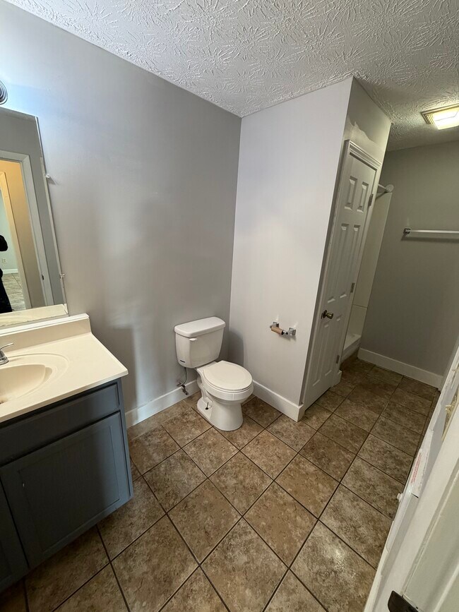 Foto del edificio - 180 Valley Ln