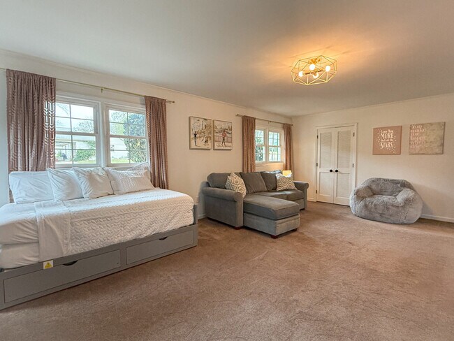 Foto del edificio - 7601 Bedfordshire Dr