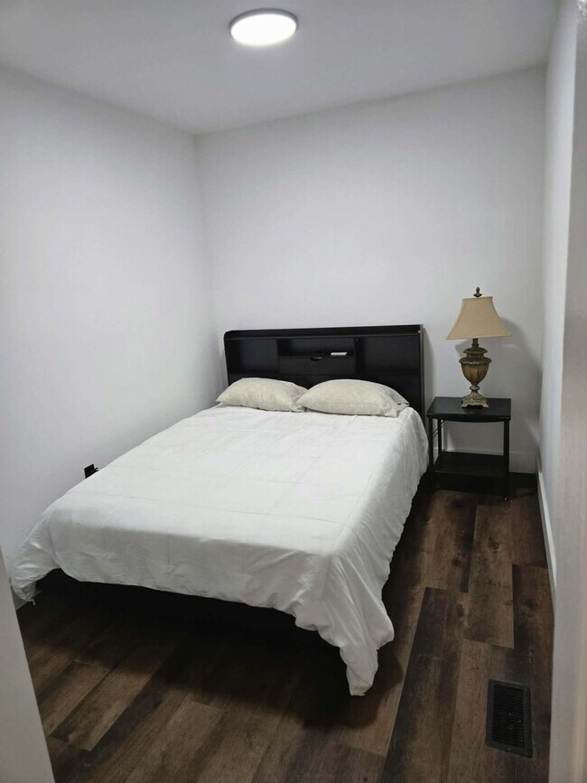 Foto del edificio - 11765 Glenfield Ave