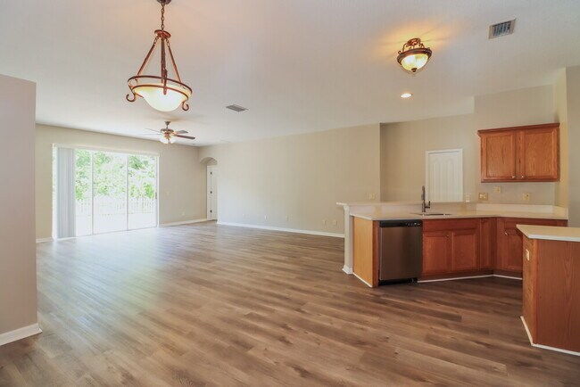 Foto del edificio - 10445 Meadow Spring Dr