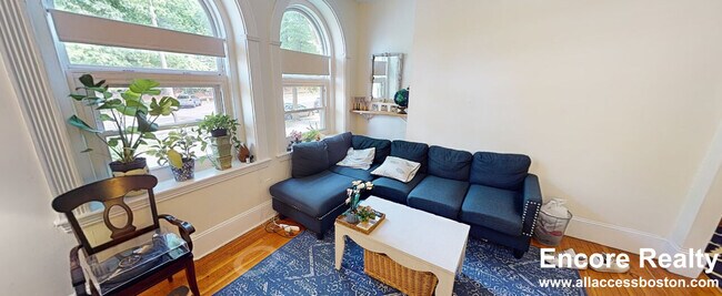 Building Photo - 1583 Beacon St