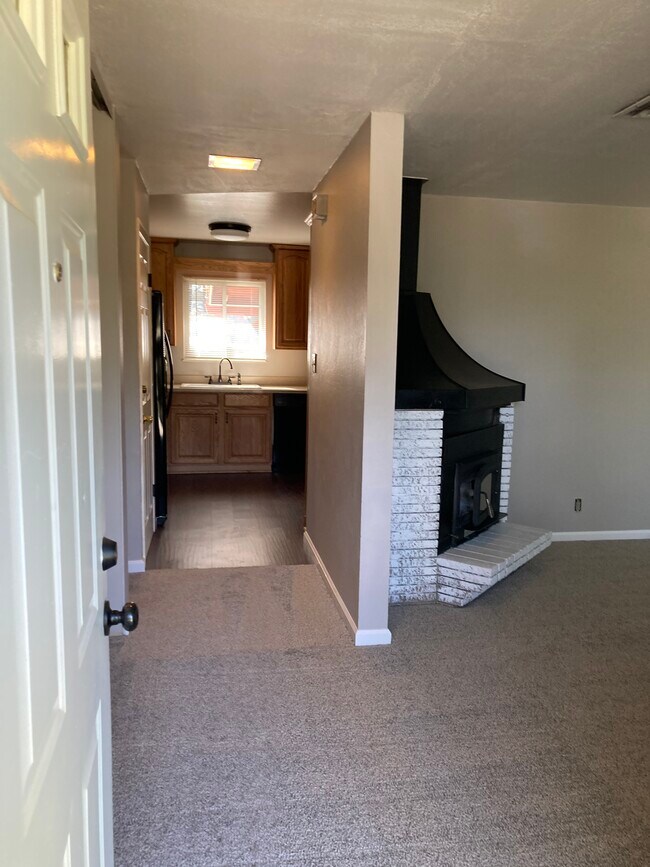 Front door entry - 4275 Waushara Ave