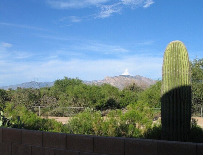 Building Photo - 3615 W Sunglade Dr